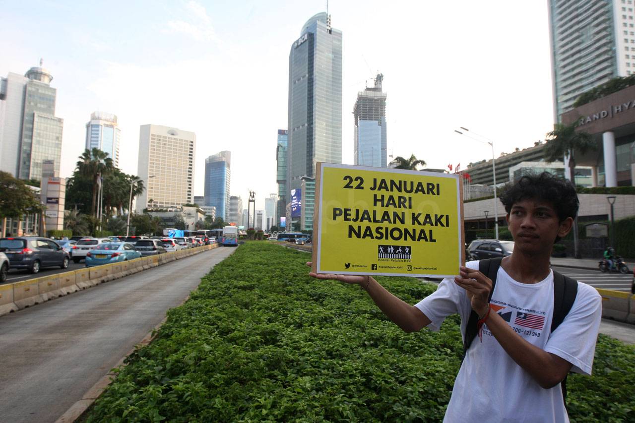 Aksi Peringati Hari...