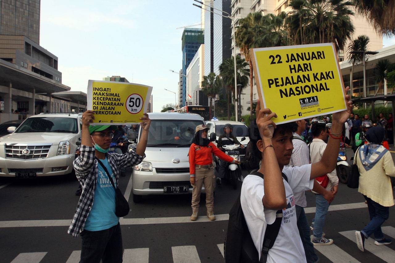 Aktivis Peringati Hari...