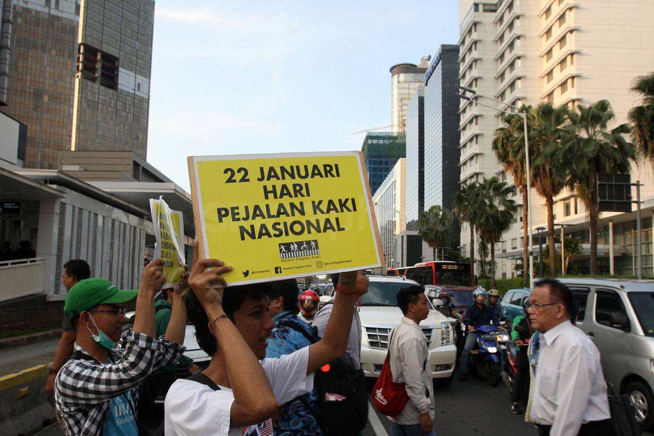 Aktivis Peringati Hari...