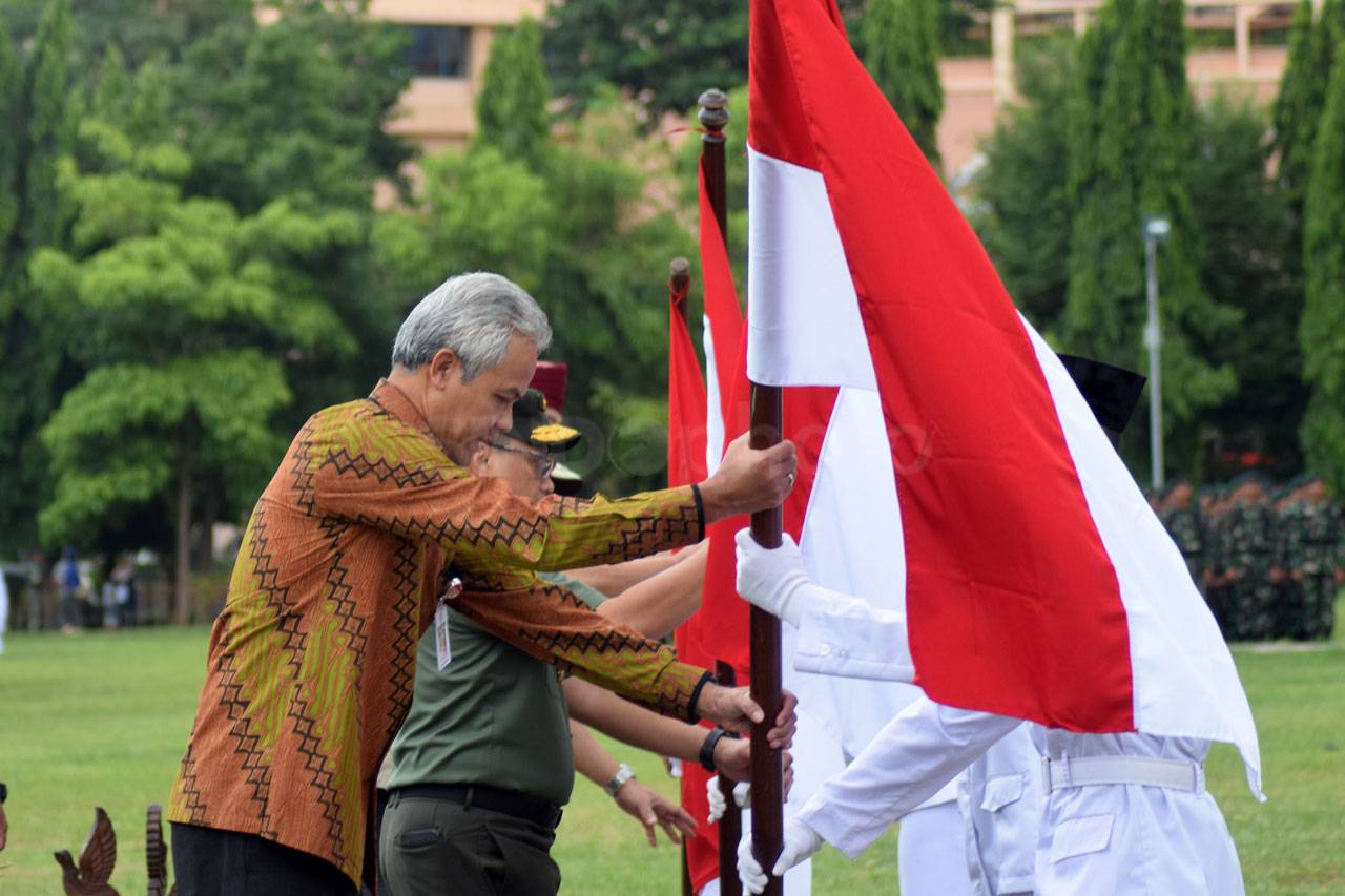 Ribuan Orang Ikuti Kirab...