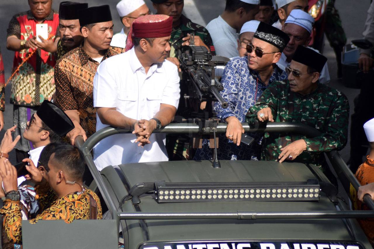 Ribuan Orang Ikuti Kirab...