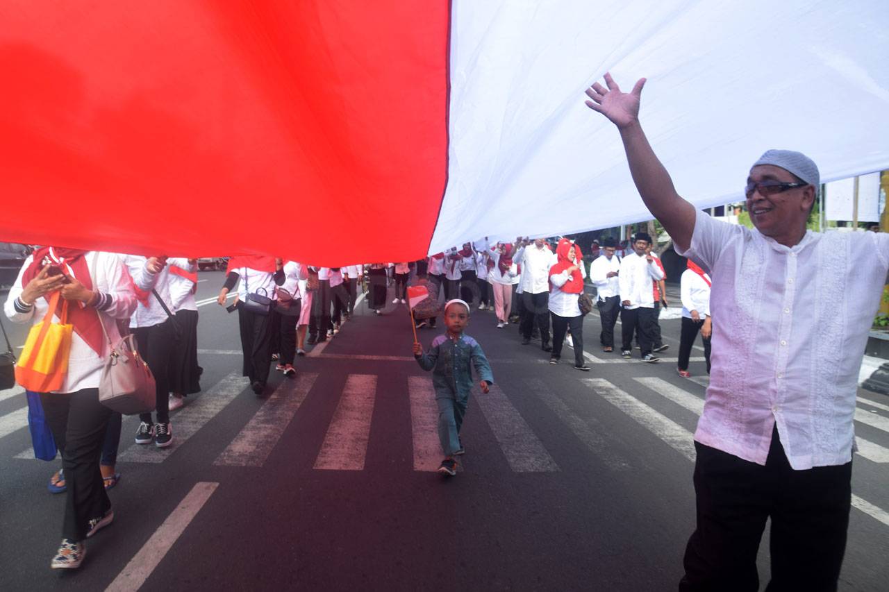 Ribuan Orang Ikuti Kirab...