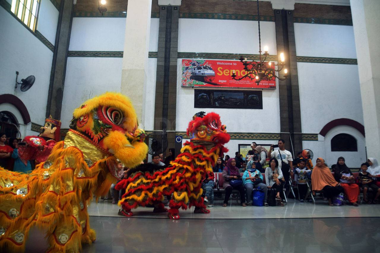 Atraksi Barongsai Hibur...
