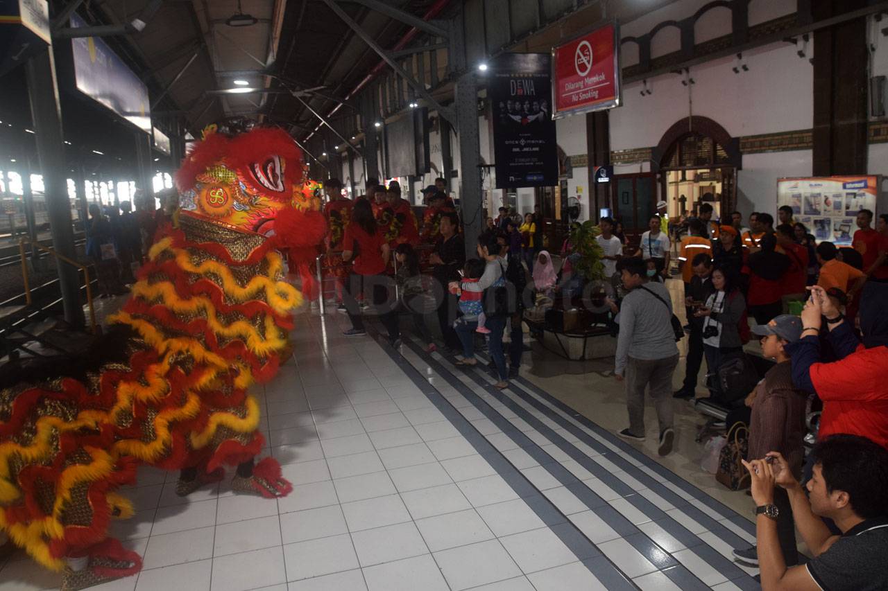 Atraksi Barongsai Hibur...
