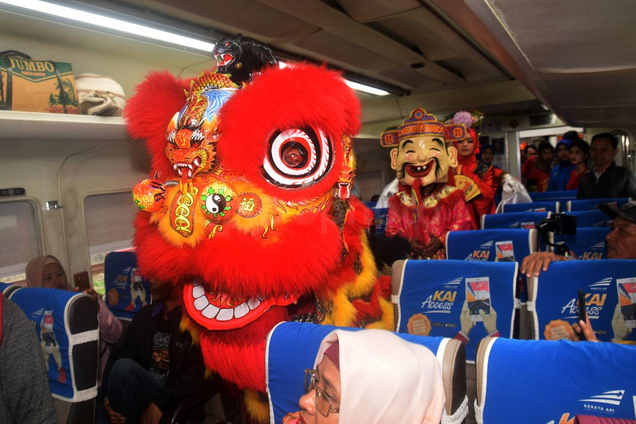 Atraksi Barongsai Hibur...