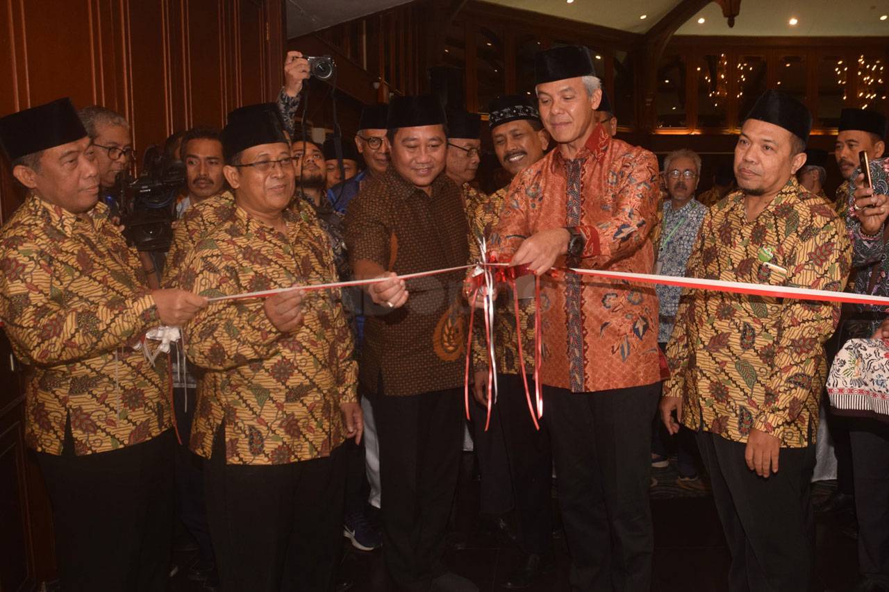 Gubernur Ganjar Buka...