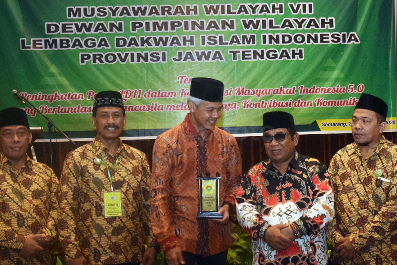 Gubernur Ganjar Buka...