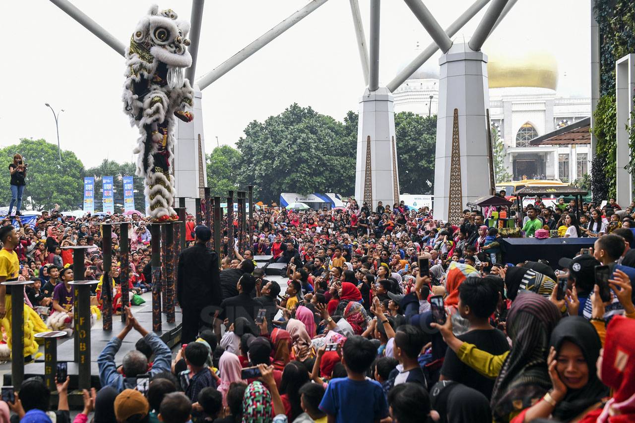 Atraksi Barongsai Pukau...