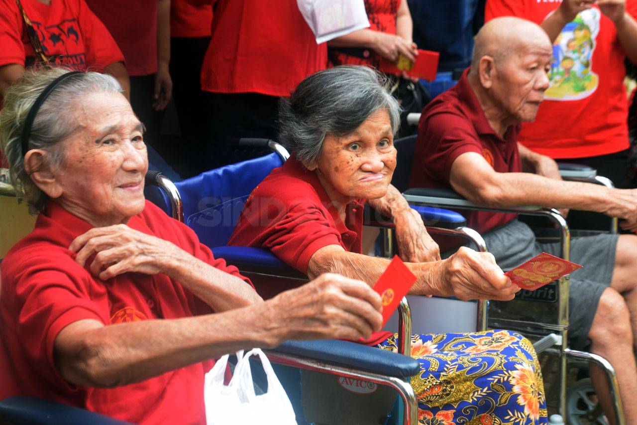 Rayakan Imlek, Barongsai...