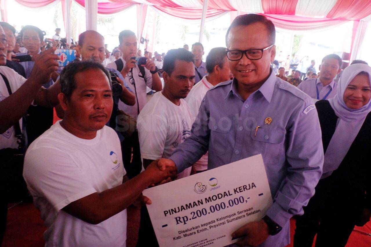 Menteri KKP Kunjungi...