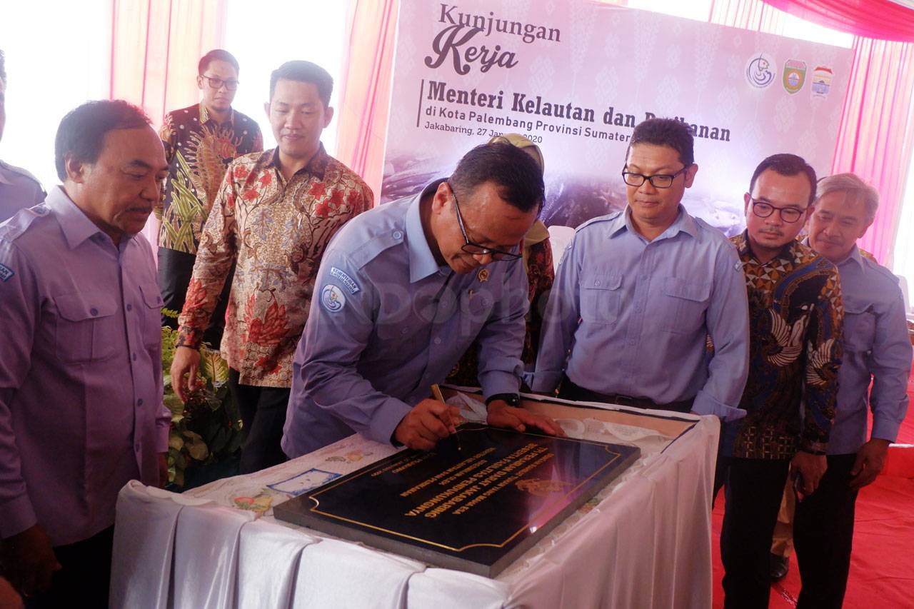 Menteri KKP Kunjungi...