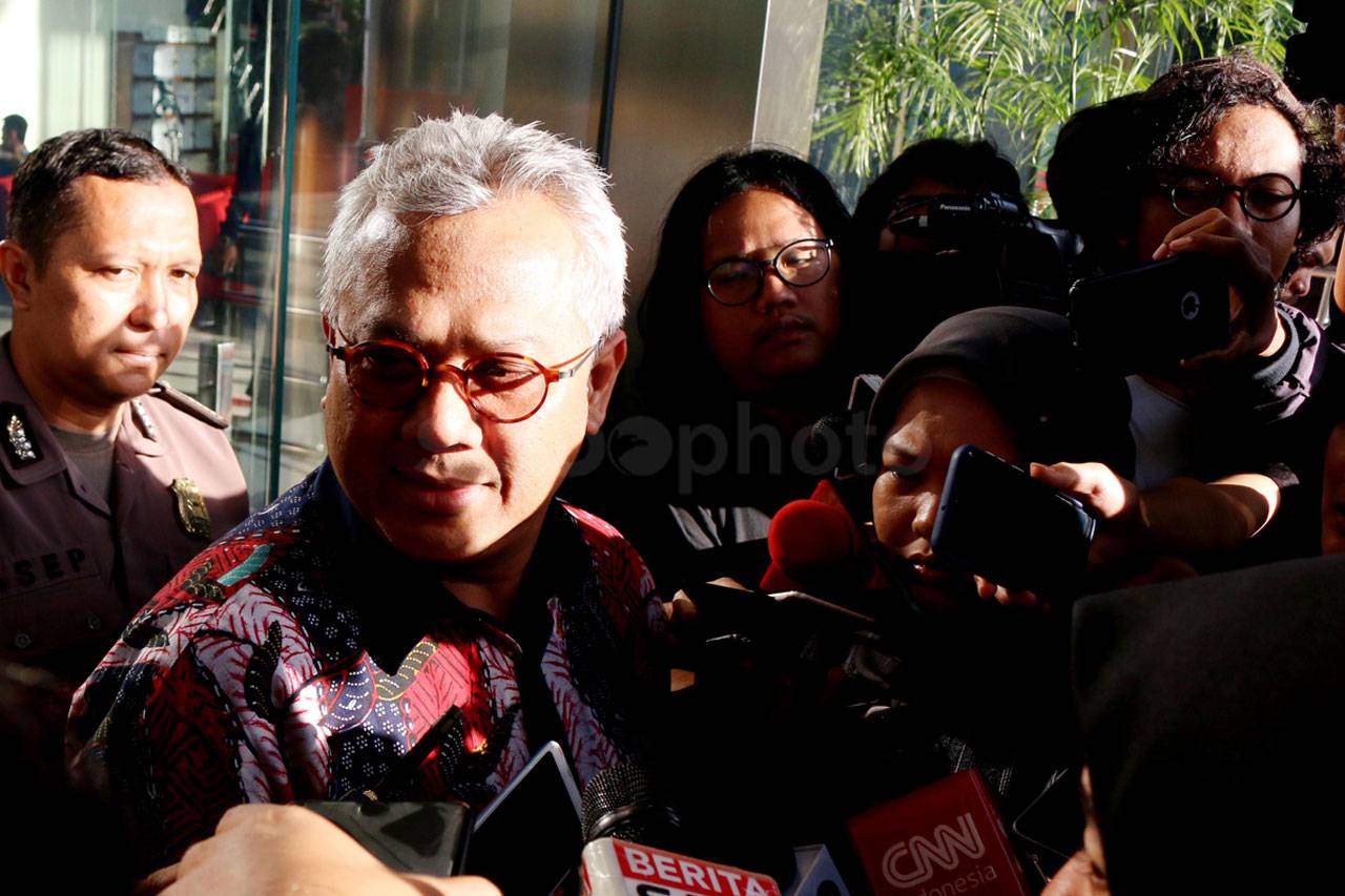 Ketua KPU Jalani Pemeriksaan...
