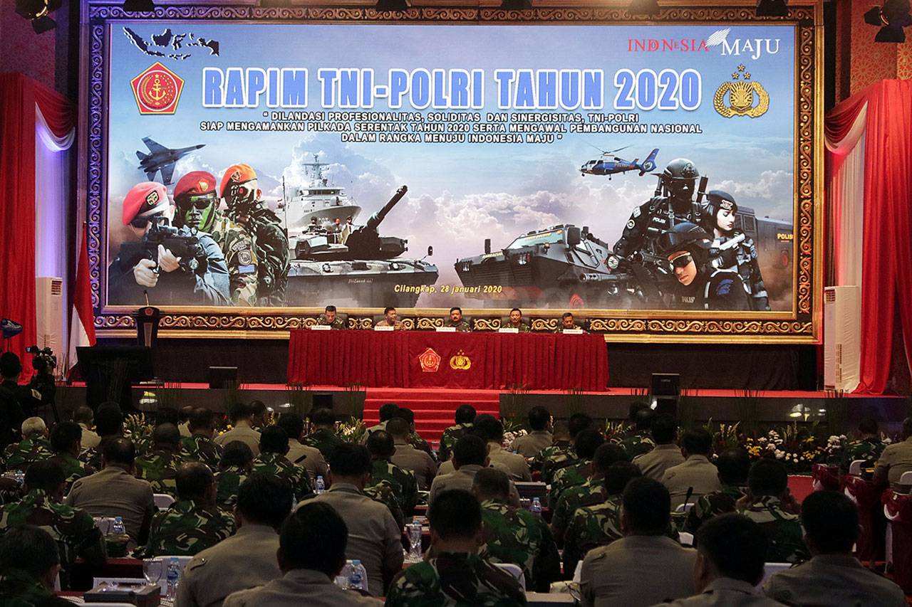 TNI-Polri Gelar Rapim...