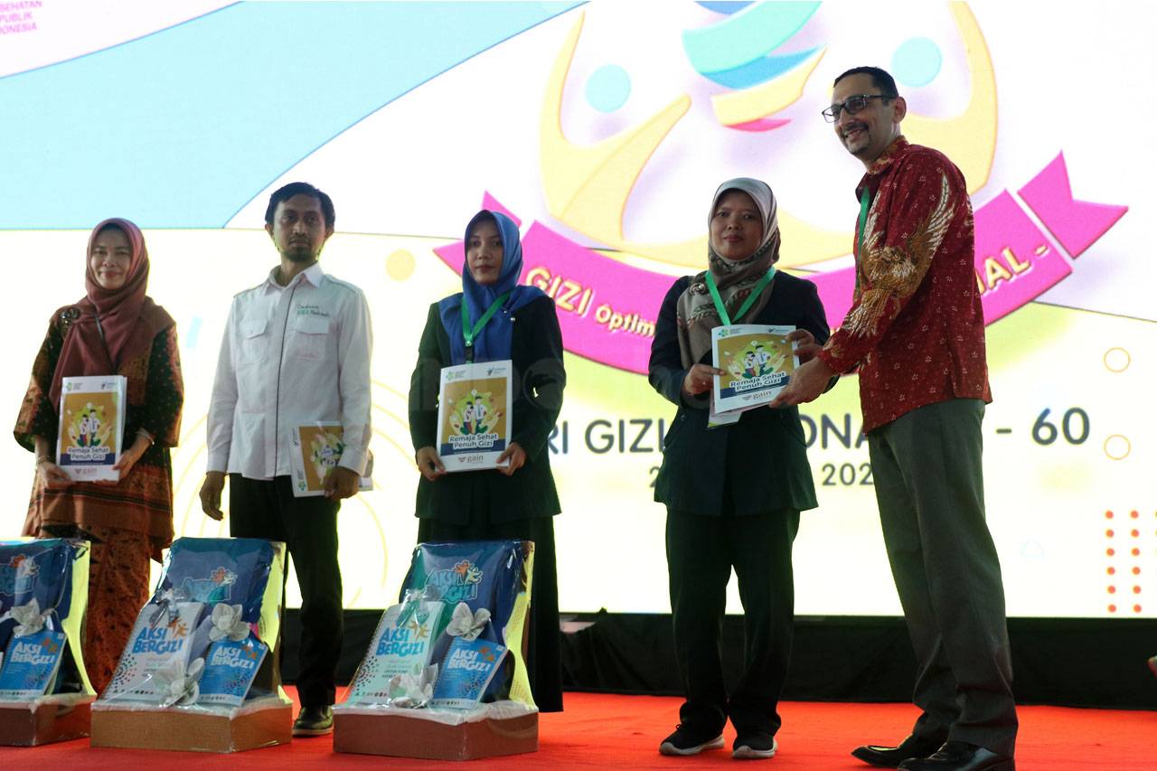 Menteri Kesehatan Hadiri...