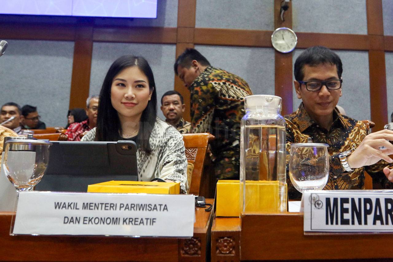 Menparekraf Raker dengan...
