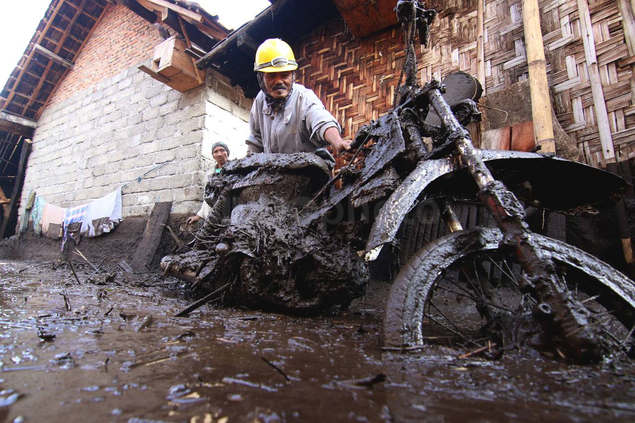 Banjir Bandang Terjang...