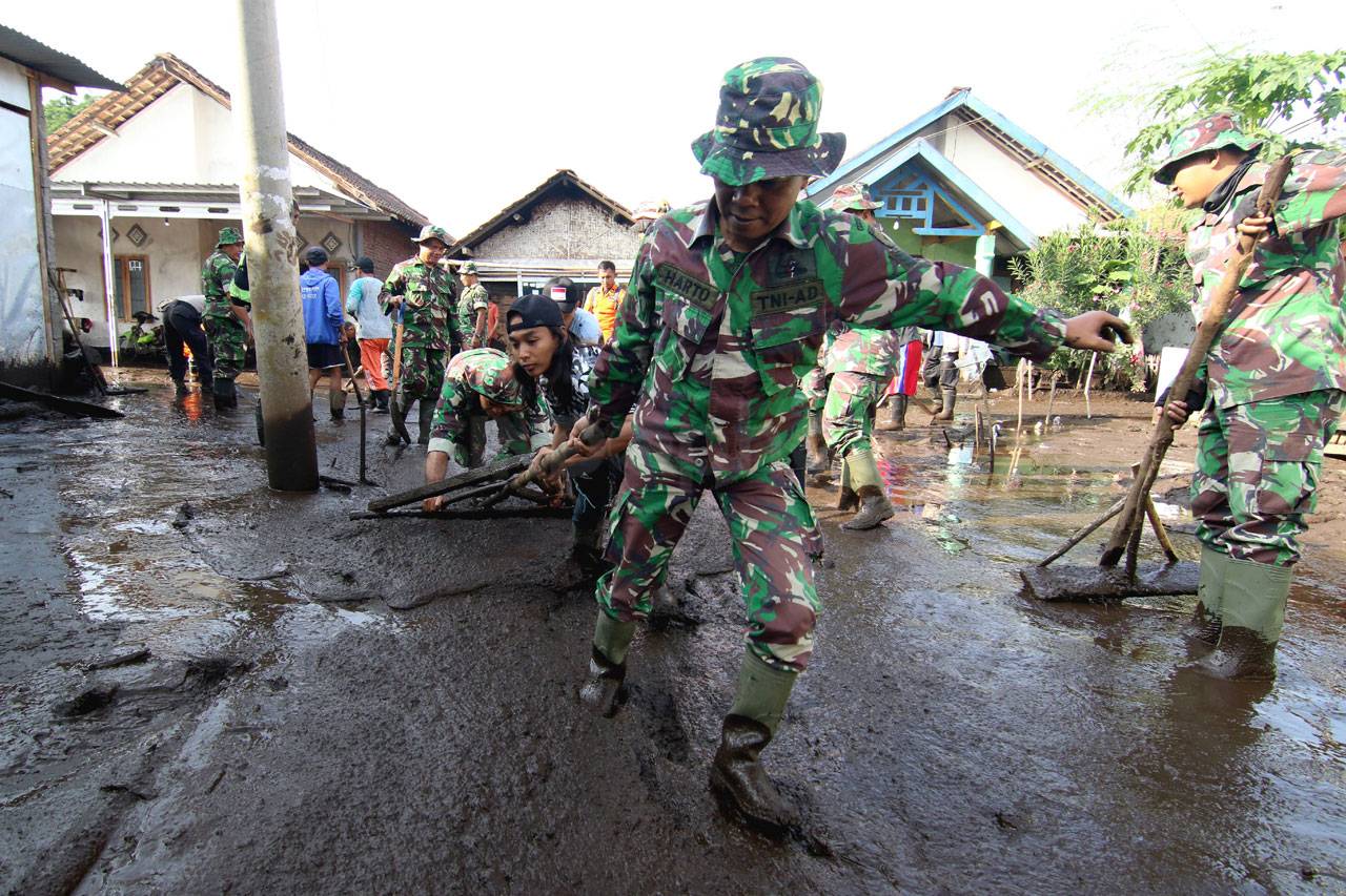 Banjir Bandang Terjang...