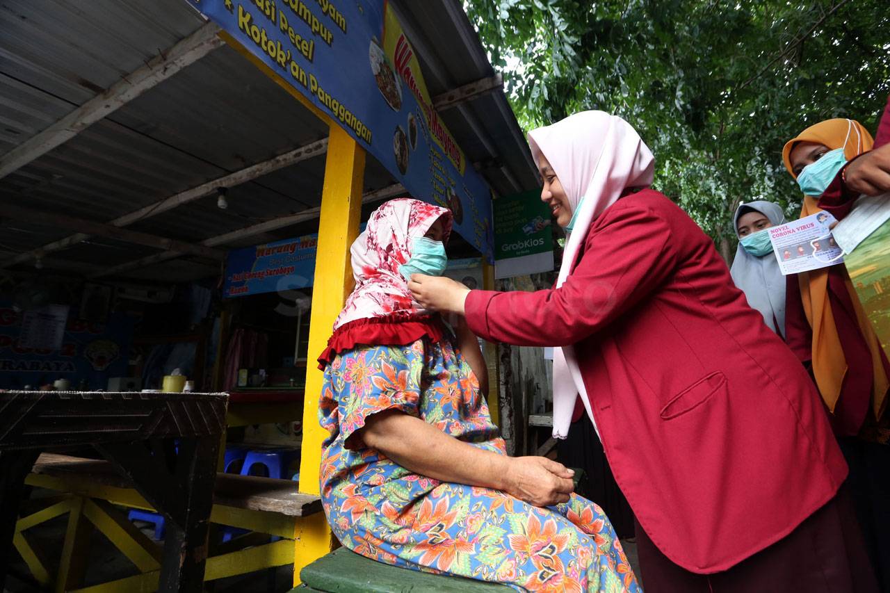 Mahasiswa UM Surabaya...