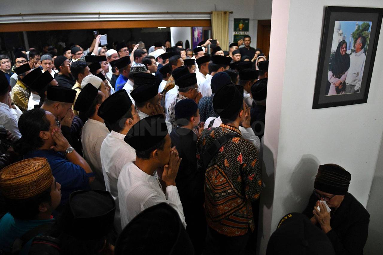 Kerabat dan Kolega Padati...