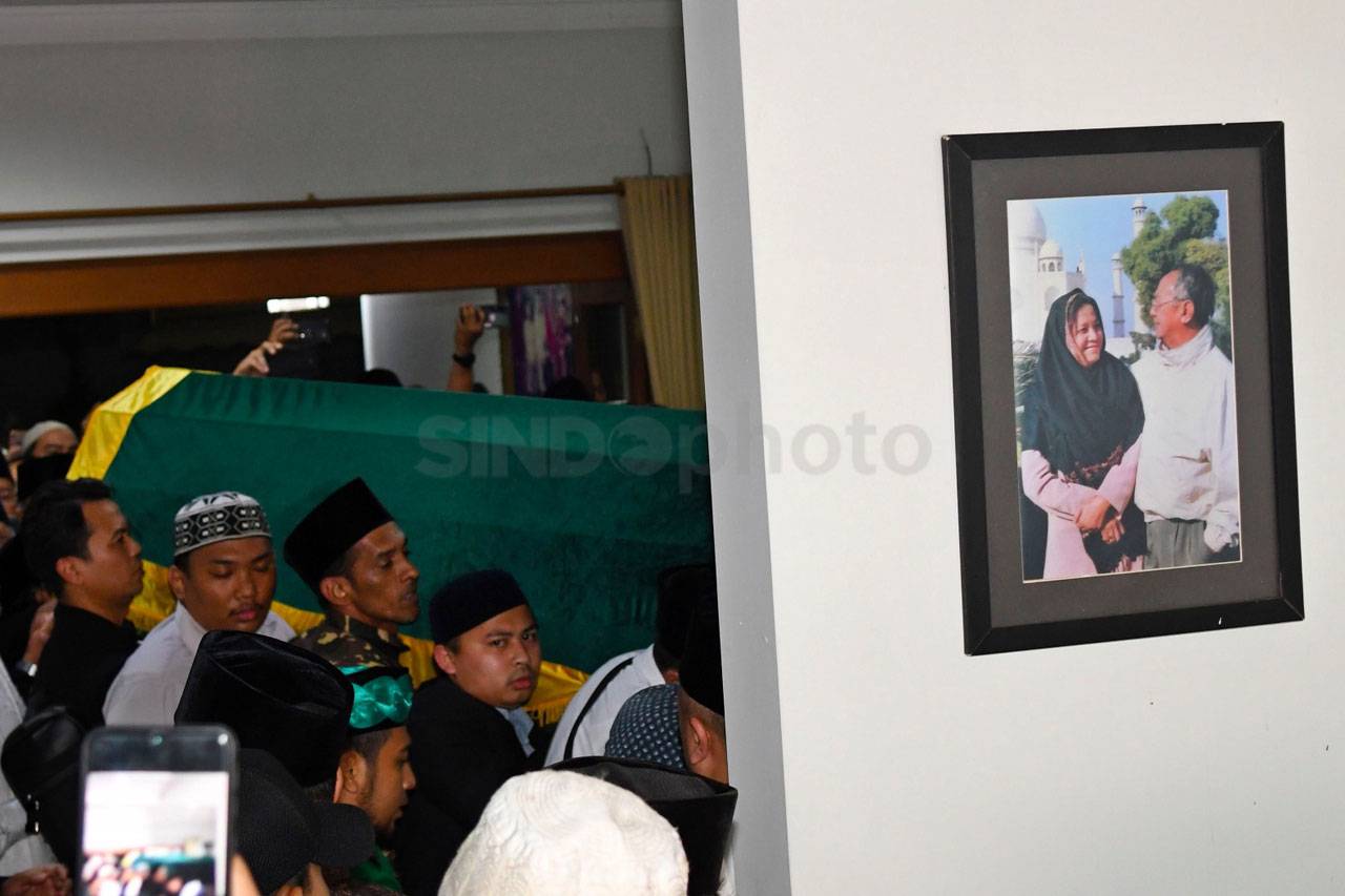 Kerabat dan Kolega Padati...
