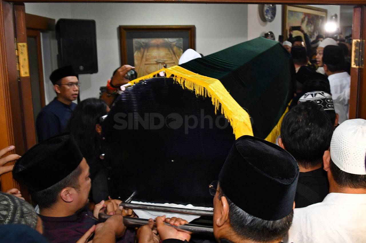 Kerabat dan Kolega Padati...