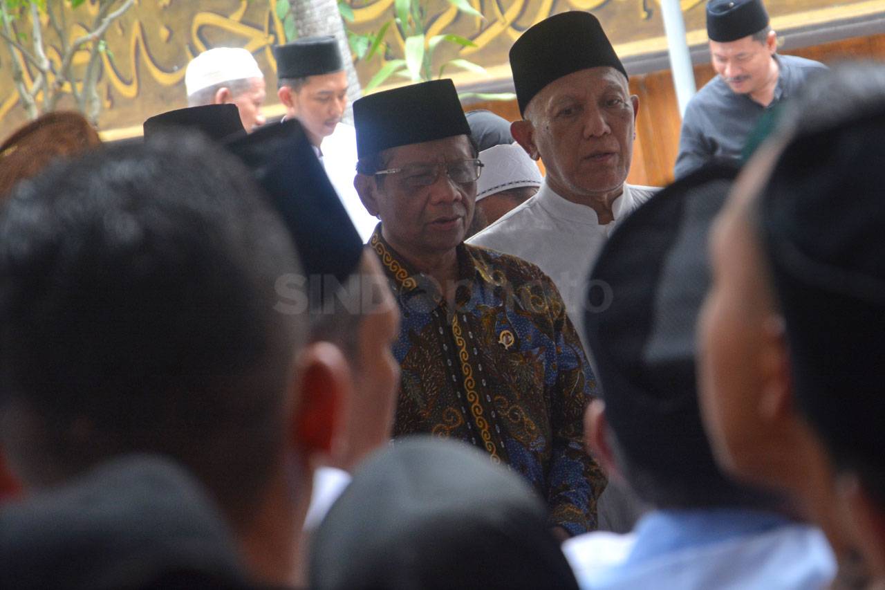 Ribuan Santri Iringi...