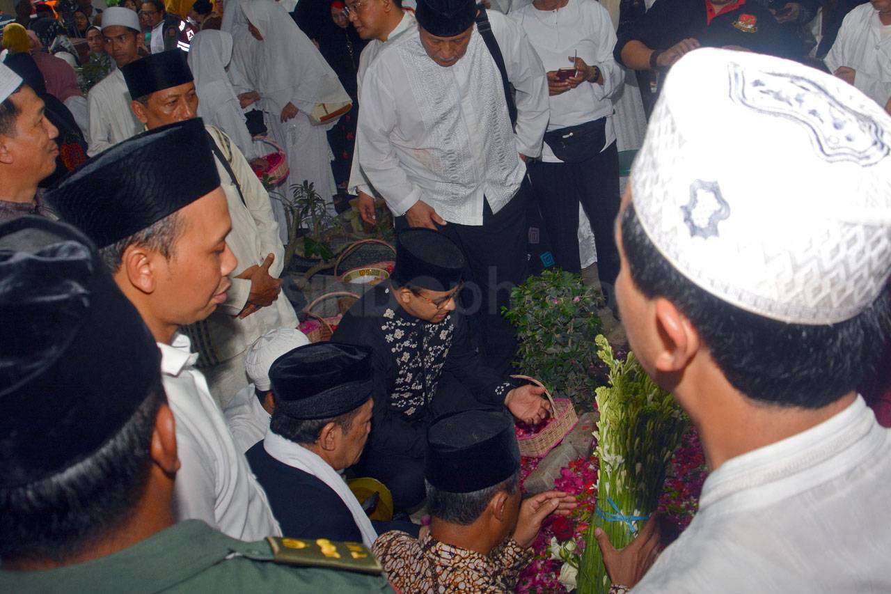 Ribuan Santri Iringi...