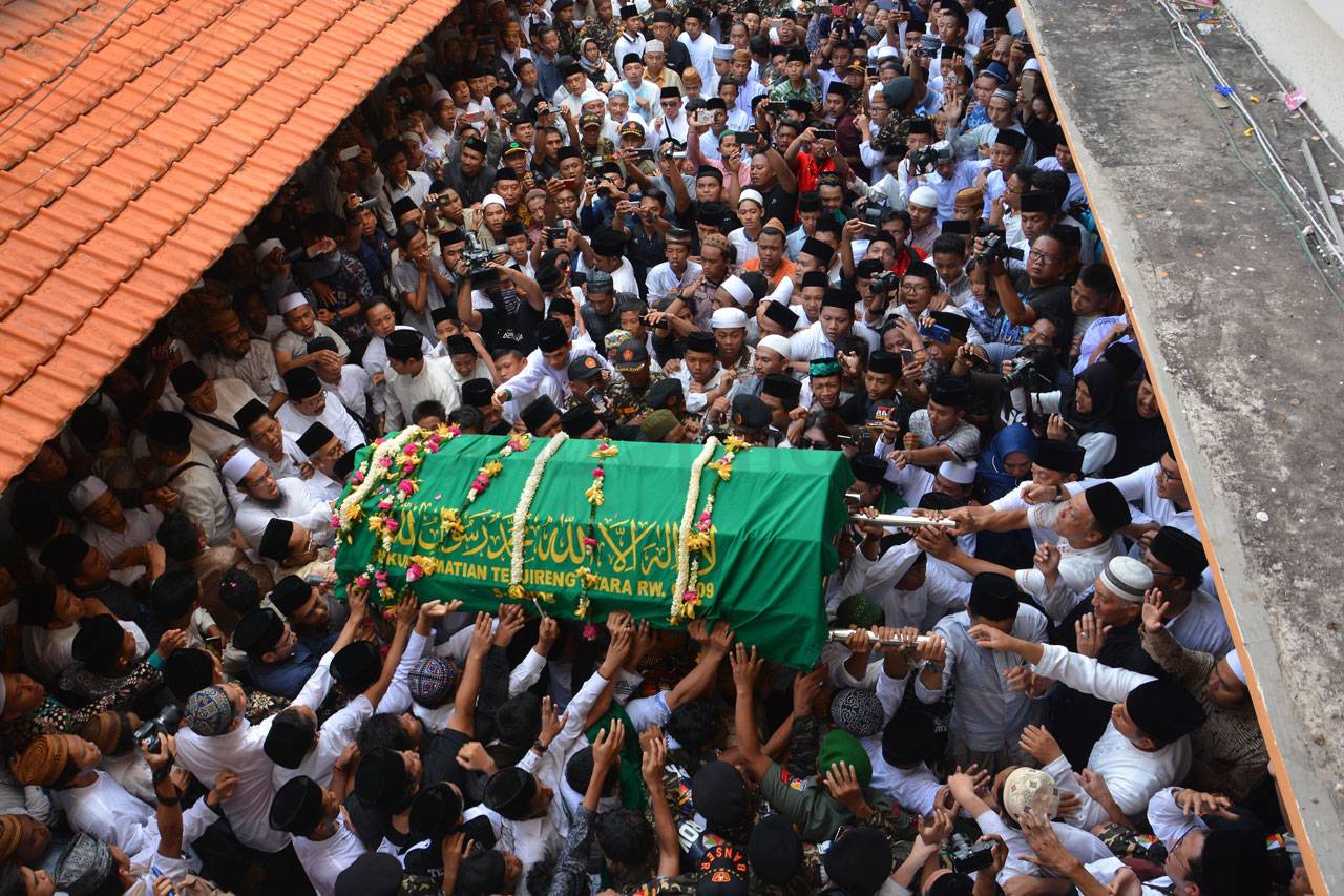 Ribuan Santri Iringi...