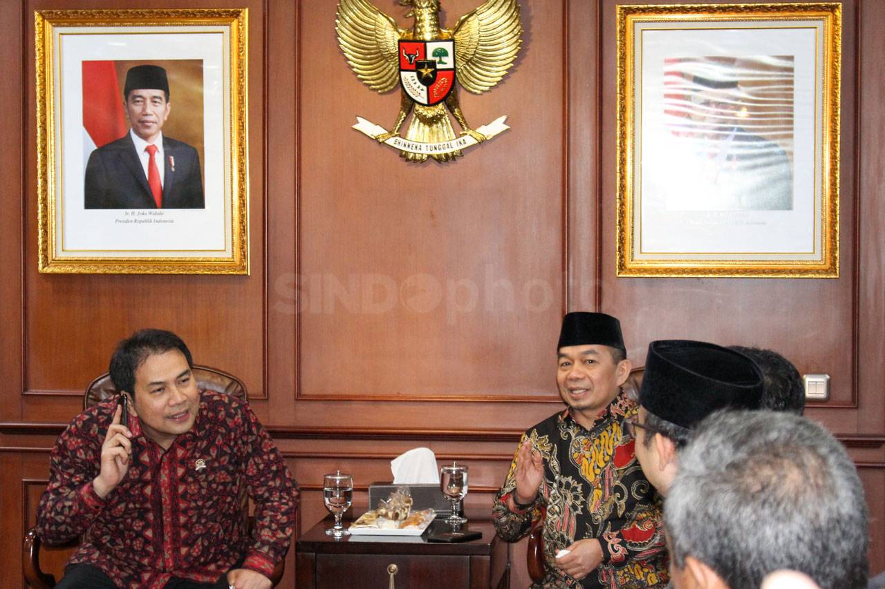 Demokrat dan PKS Serahkan...