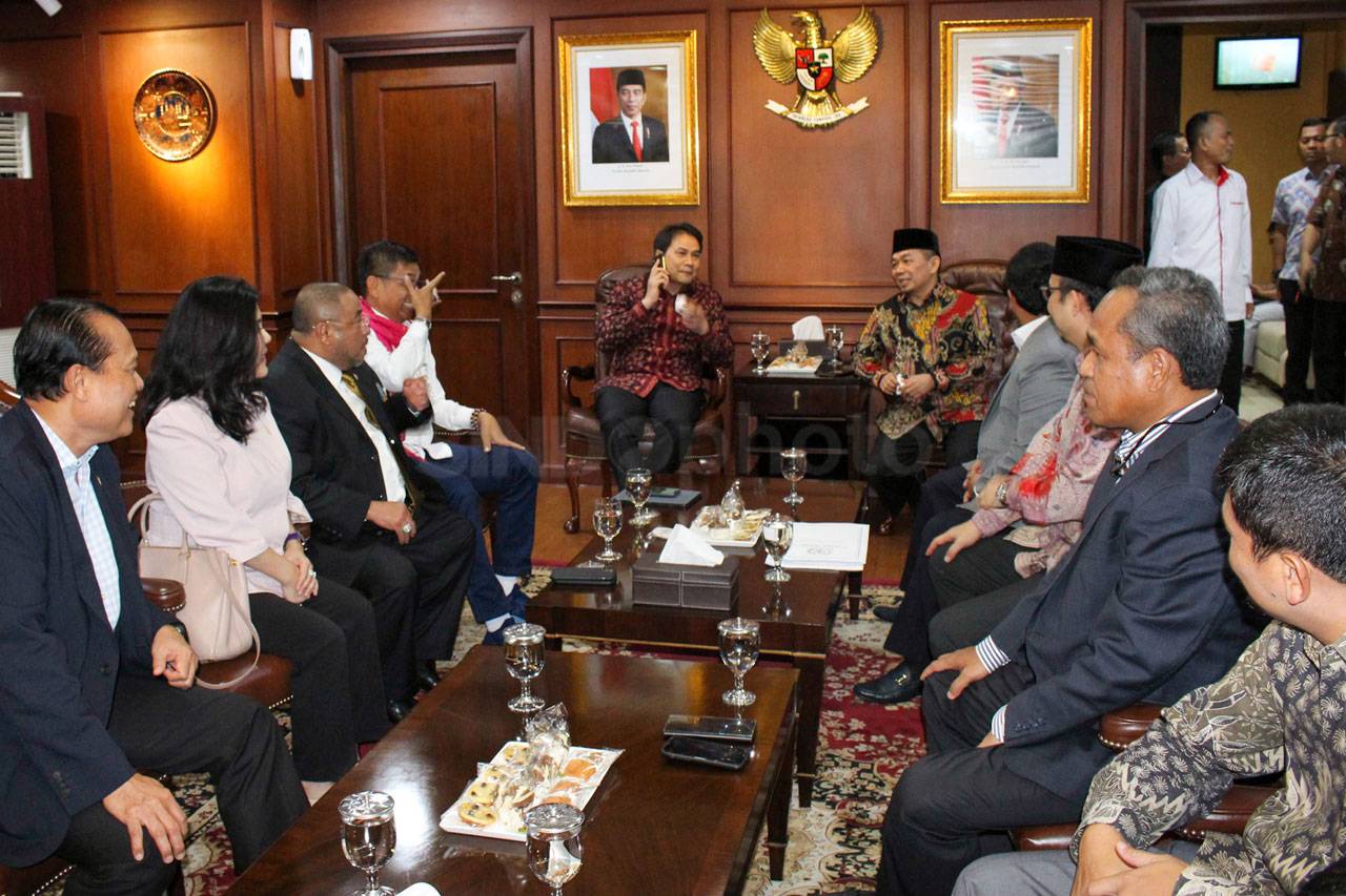 Demokrat dan PKS Serahkan...