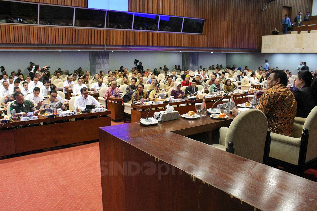 Pemerintah dan DPR Gelar...