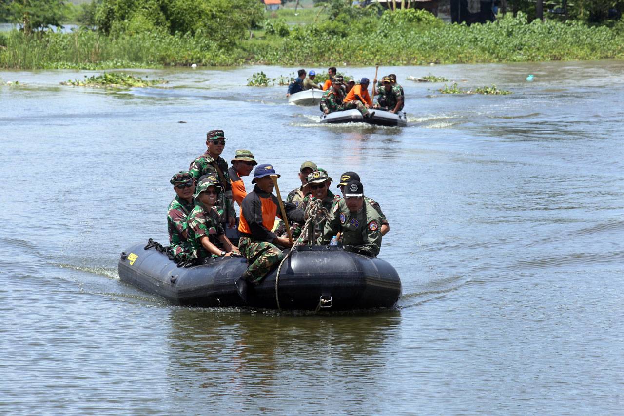 Pesawat Latih TNI AL...