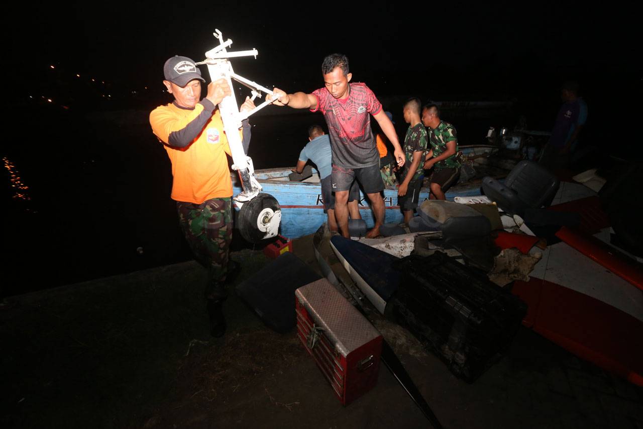 Pesawat Latih TNI AL...