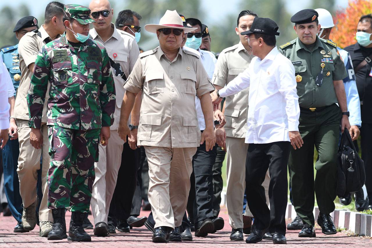 Menhan Kunjungi WNI...