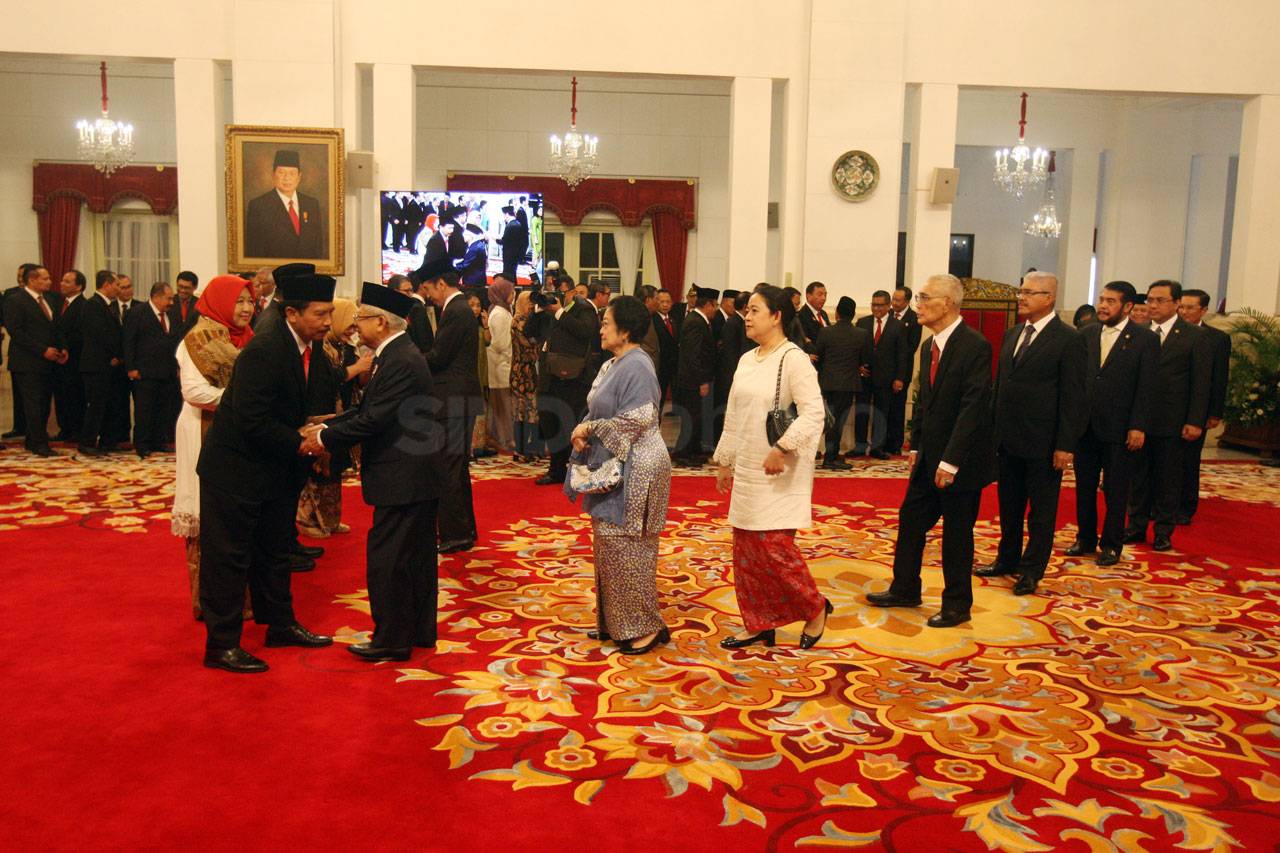 Presiden Jokowi Lantik...