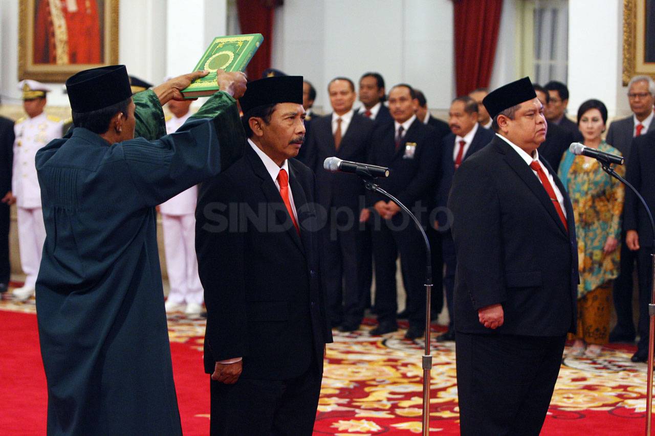 Presiden Jokowi Lantik...