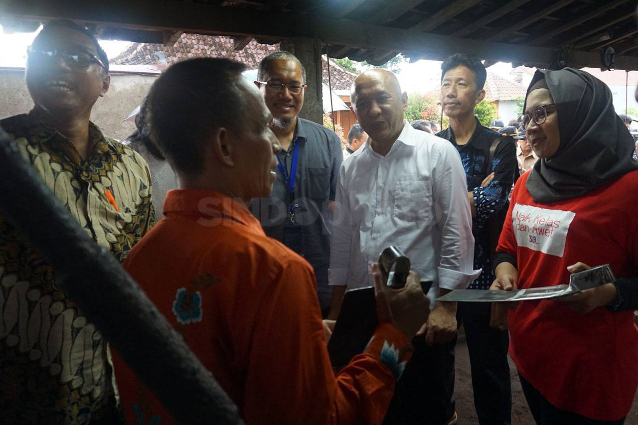 Menteri Koperasi dan...