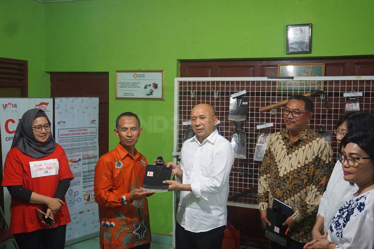 Menteri Koperasi dan...