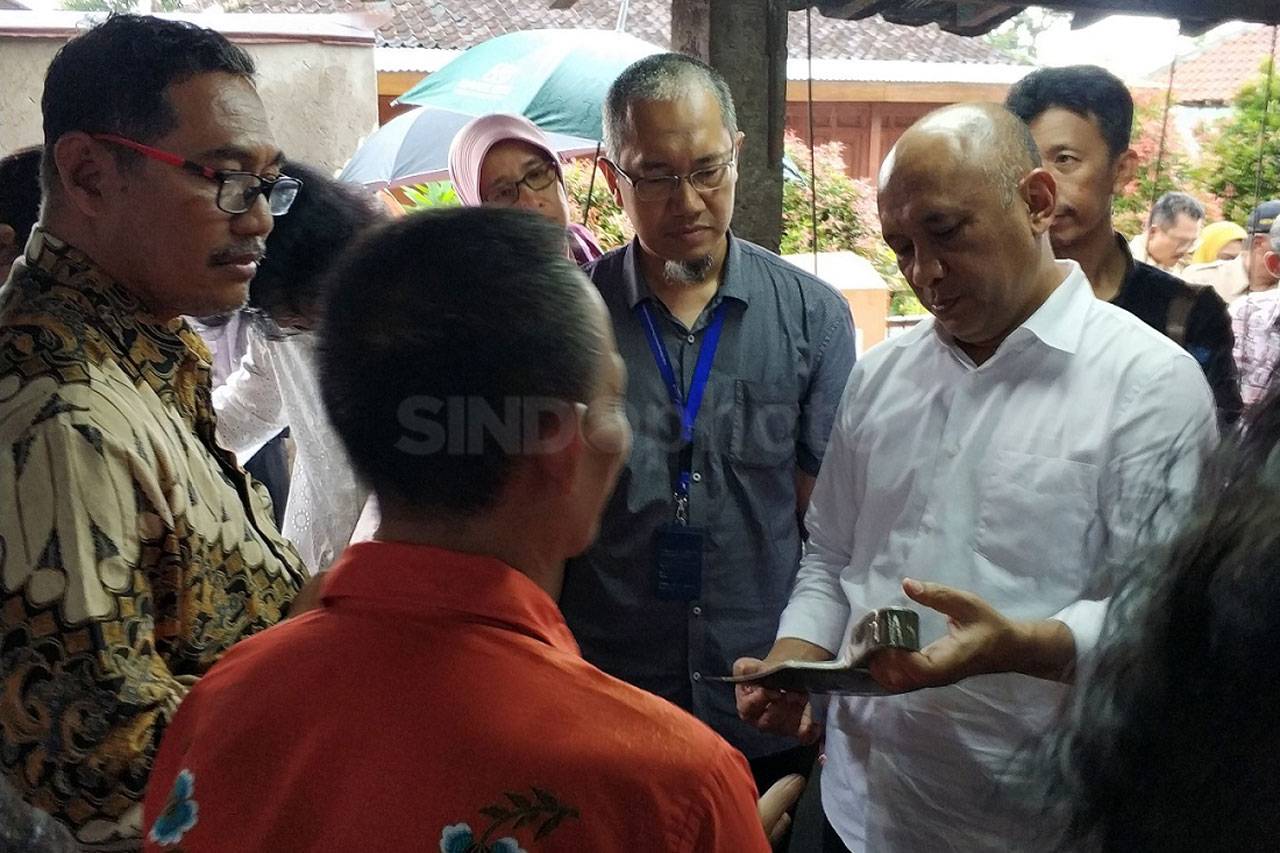 Menteri Koperasi dan...