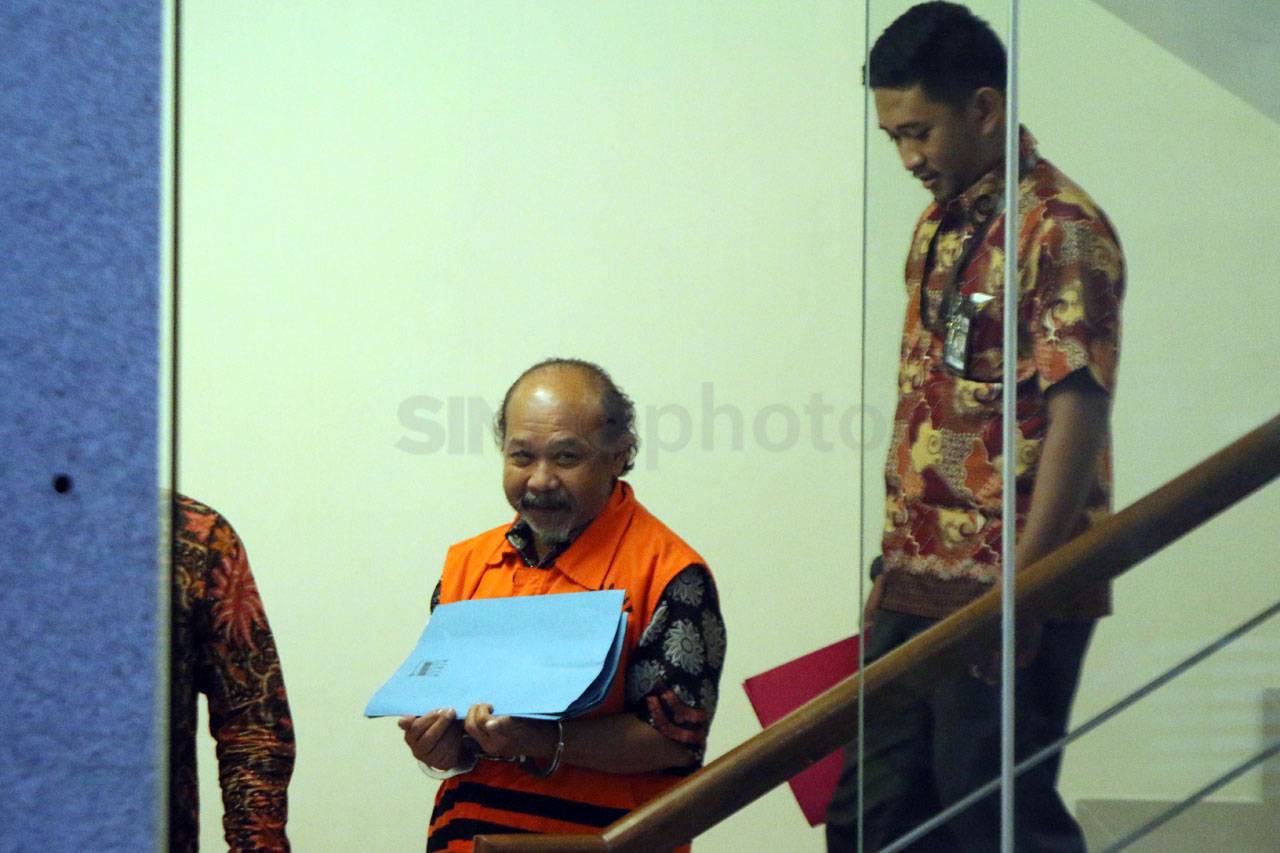 KPK Tahan Mantan Anggota...