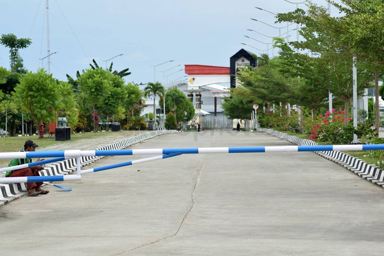 Mengunjungi Pos Pengamanan...