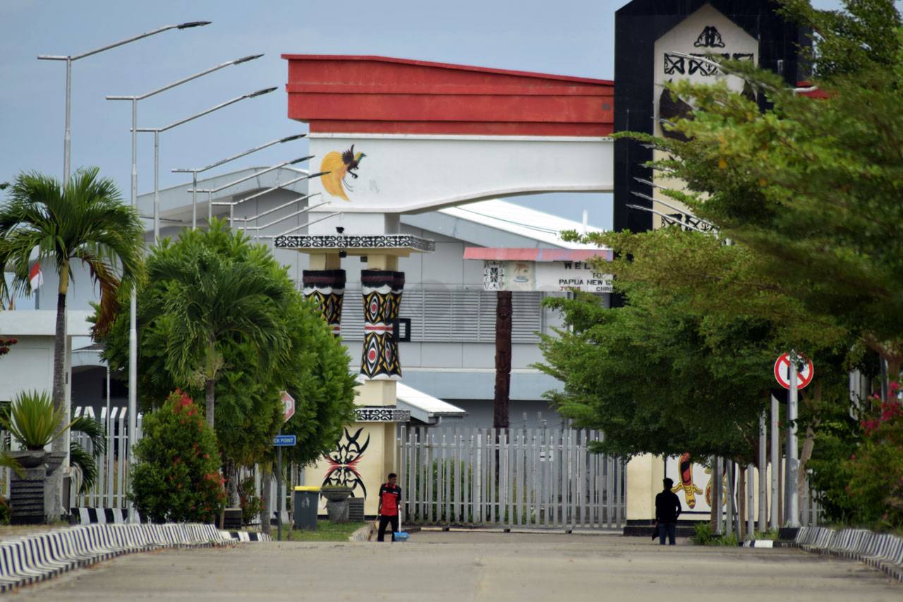 Mengunjungi Pos Pengamanan...