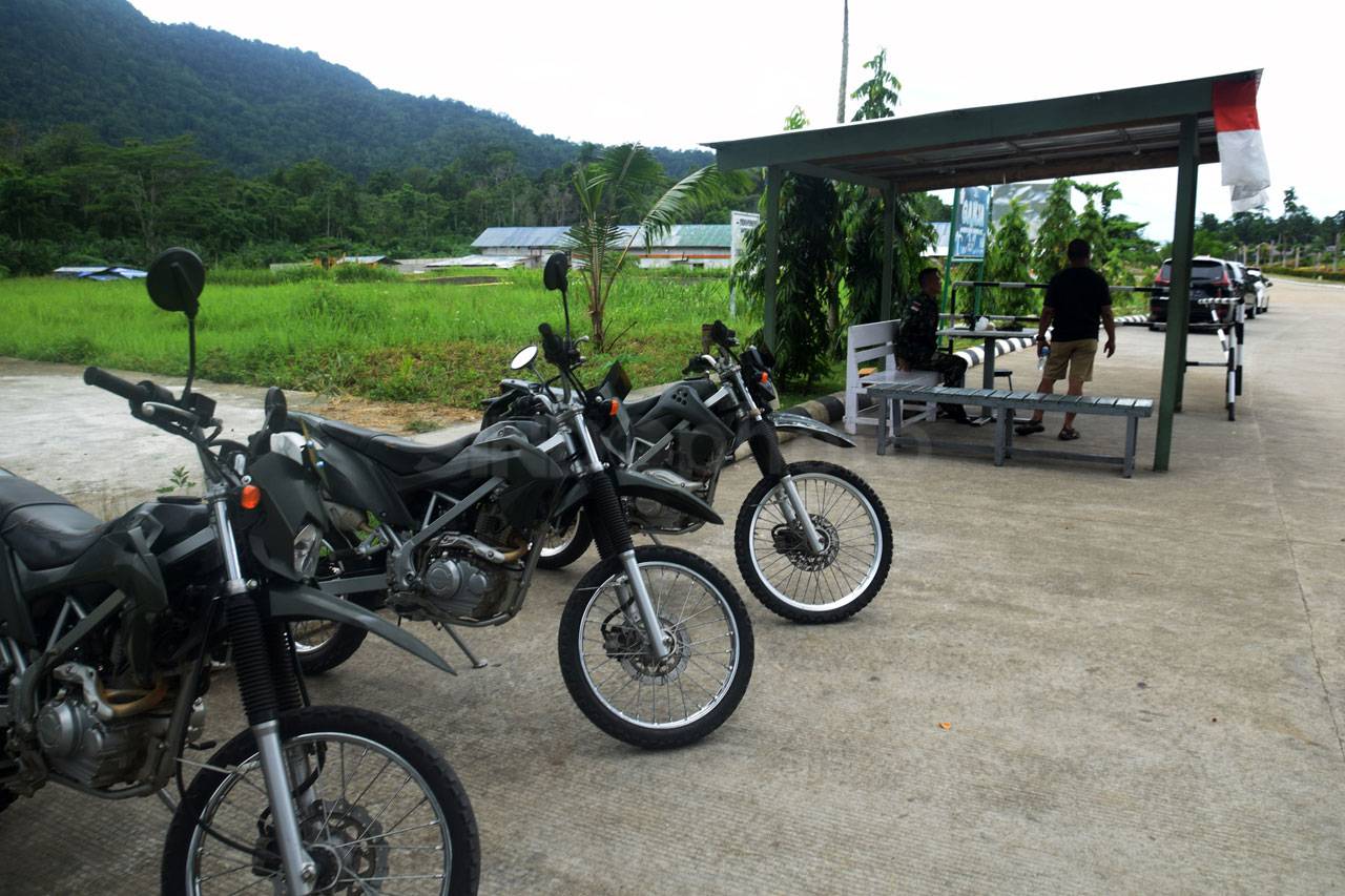 Mengunjungi Pos Pengamanan...