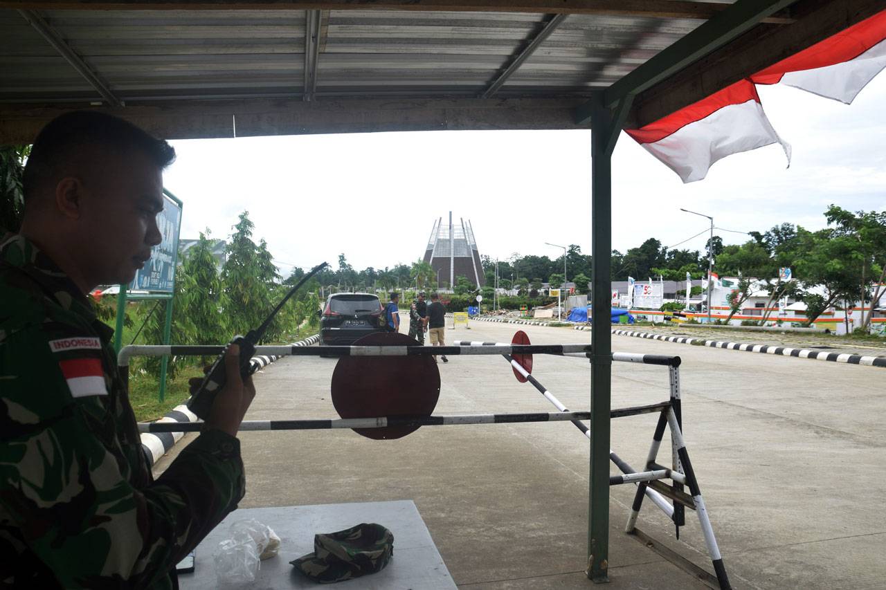 Mengunjungi Pos Pengamanan...
