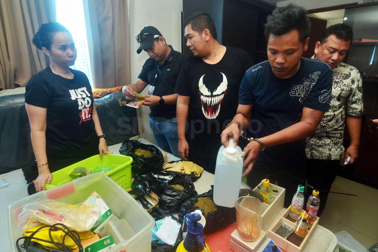 Kepolisian Gerebek Home...