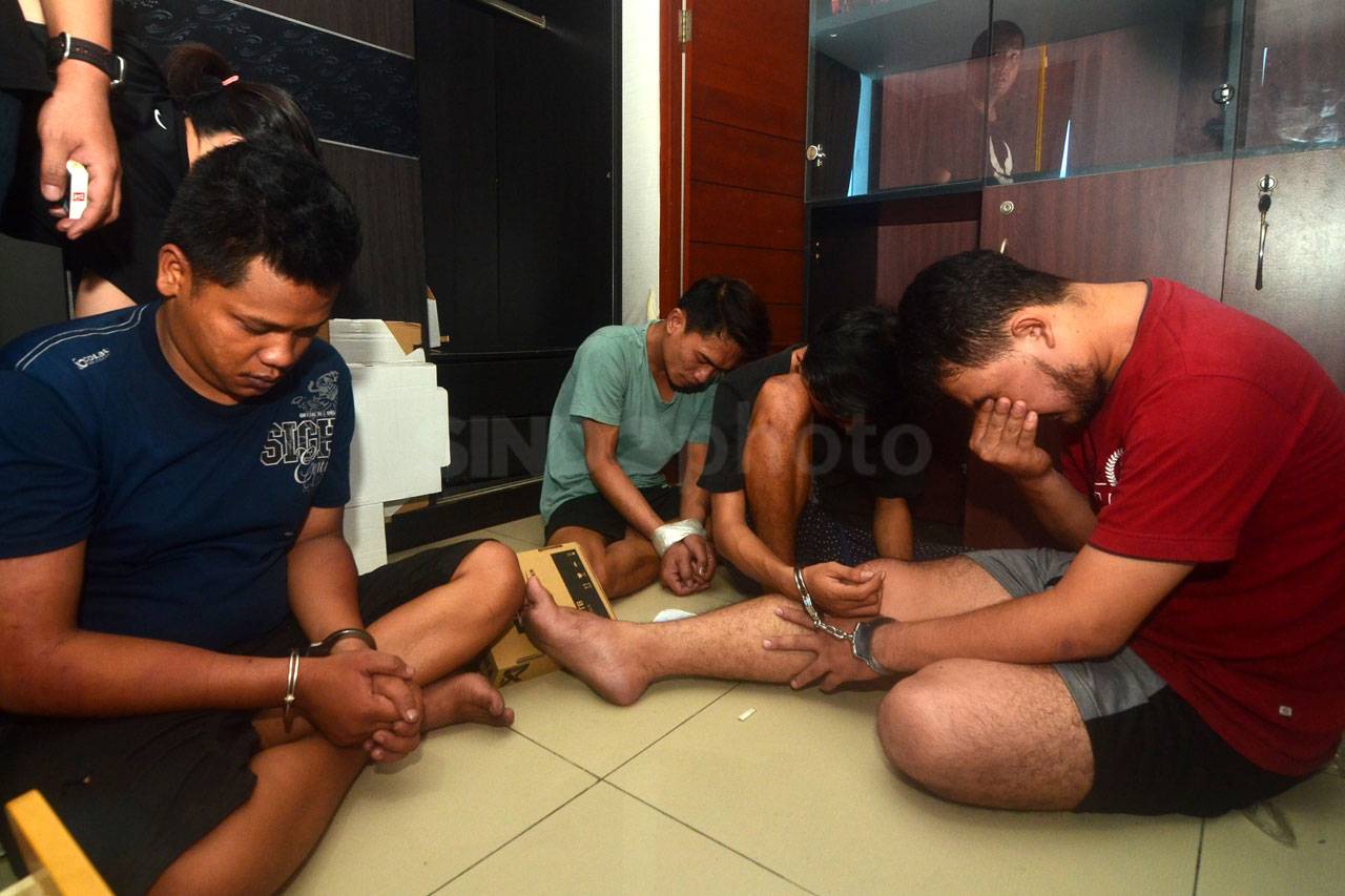 Kepolisian Gerebek Home...