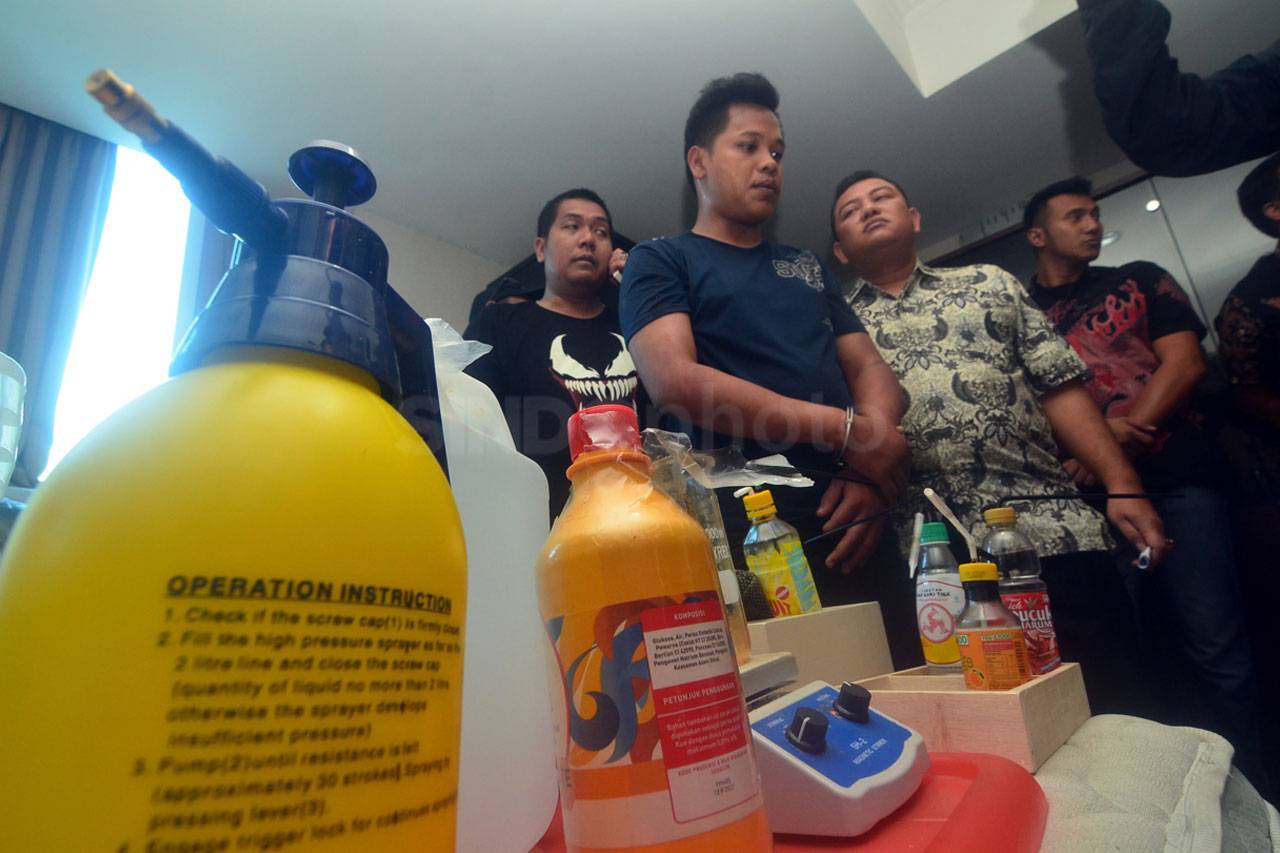 Kepolisian Gerebek Home...