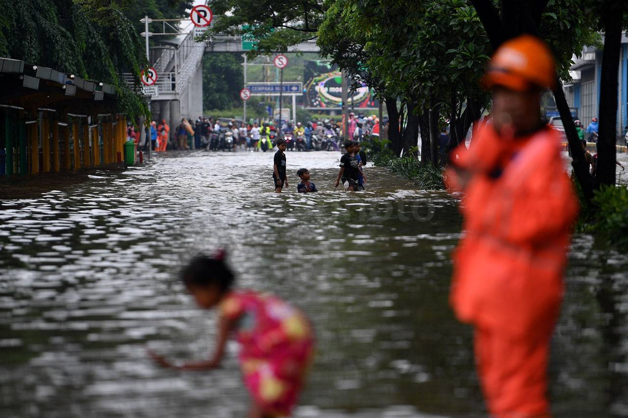 Hujan Deras Sejak Kemarin,...