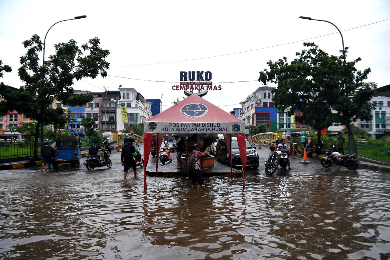 Hujan Deras Sejak Kemarin,...