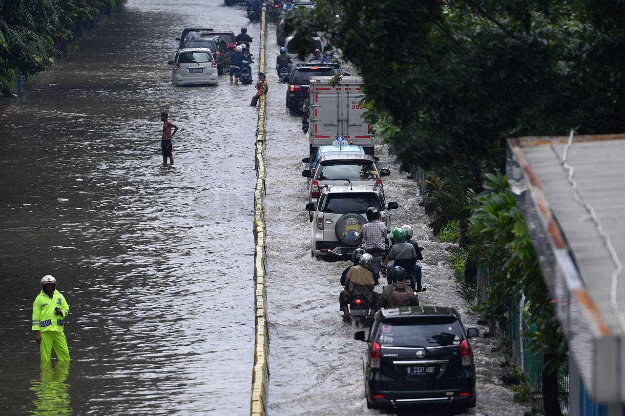 Hujan Deras Sejak Kemarin,...